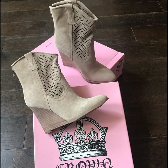 Crown Vintage Boots - Picture 2 of 8